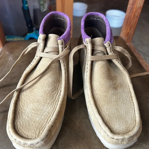 Clarks Original Women's Wallabee Boots “Oakmoss” Tan and Purple Lace Up Boots - Picture 3 of 4